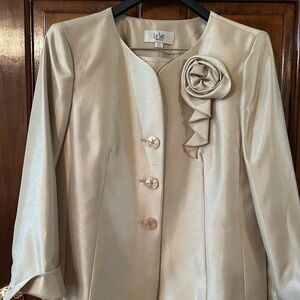 2 piece suit. Grandmother or Mother of Bride. Gold/cream.